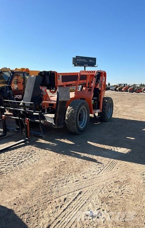 SkyTrak 10054 Telescopic handlers