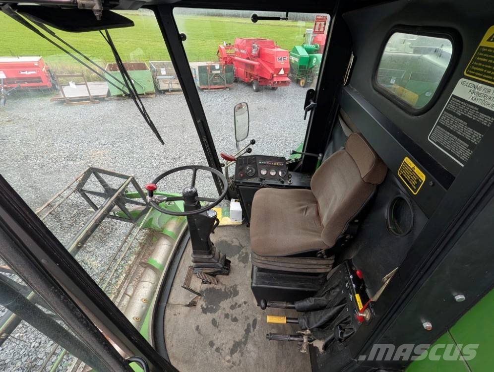 John Deere 1052, 4-sylinterinen turbo, katso video! Derliaus nuėmimo kombainai