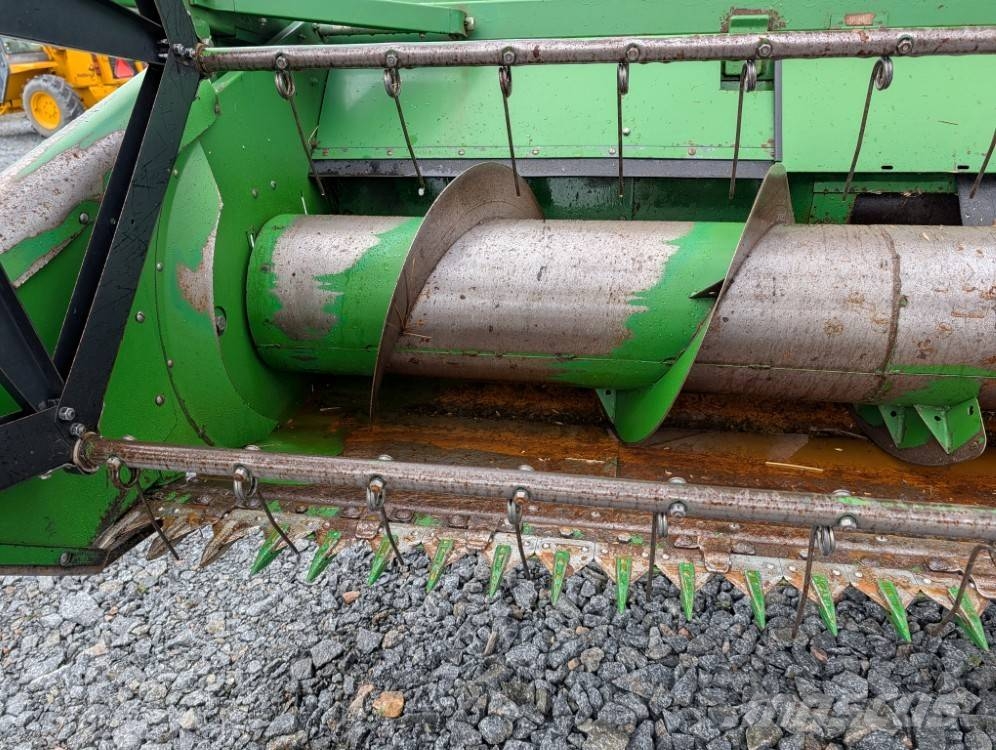 John Deere 1052, 4-sylinterinen turbo, katso video! Derliaus nuėmimo kombainai