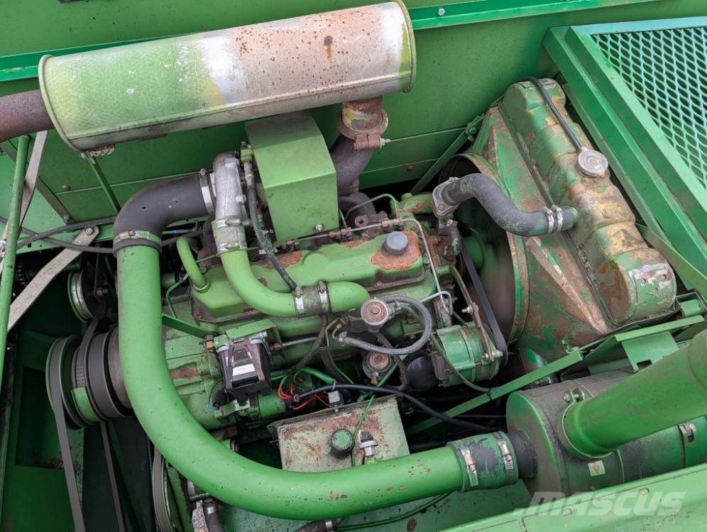 John Deere 1052, 4-sylinterinen turbo, katso video! Derliaus nuėmimo kombainai