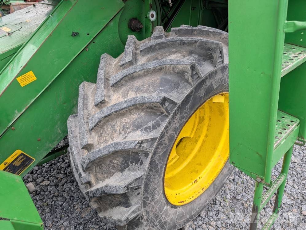 John Deere 1052, 4-sylinterinen turbo, katso video! Derliaus nuėmimo kombainai