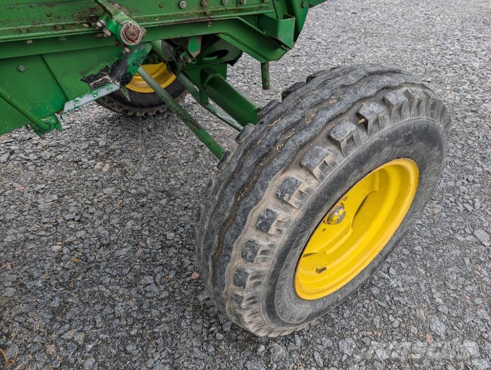 John Deere 1052, 4-sylinterinen turbo, katso video! Derliaus nuėmimo kombainai