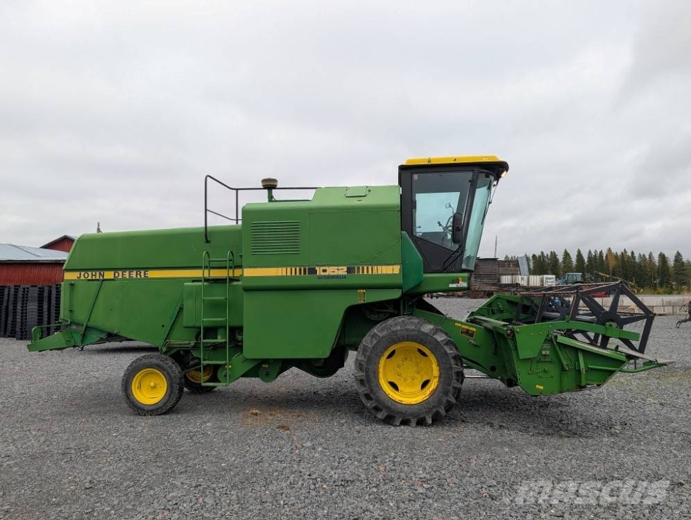 John Deere 1052, 4-sylinterinen turbo, katso video! Derliaus nuėmimo kombainai