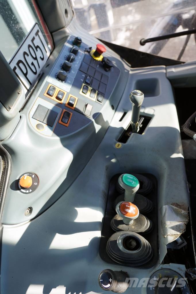 Valtra N101 / TPG95T الجرارات