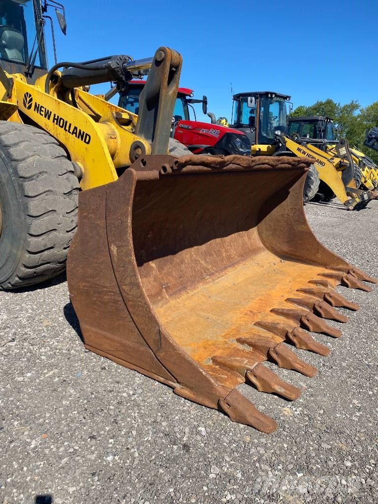 New Holland W 270 B Cargadoras sobre ruedas
