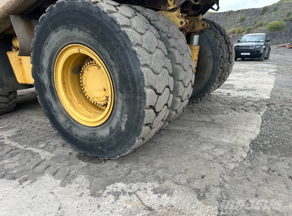 CAT 775 B Άκαμπτα Dumper με ανατρεπόμενο κάδο