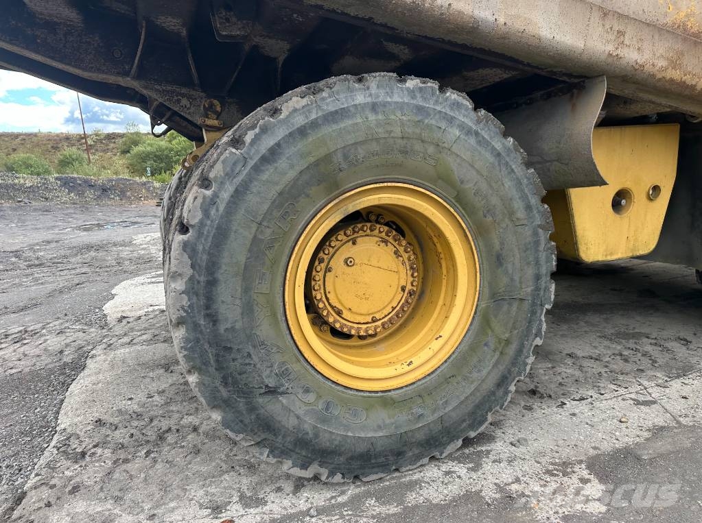 CAT 775 B Άκαμπτα Dumper με ανατρεπόμενο κάδο