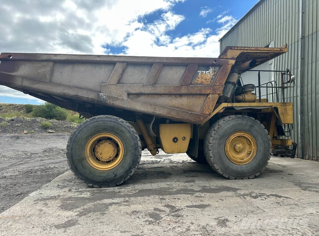 CAT 775 B Άκαμπτα Dumper με ανατρεπόμενο κάδο