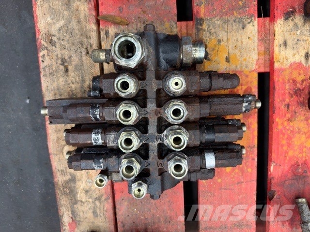 Liebherr L 524 USED HYDRAULIC BLOCK Hidraulika