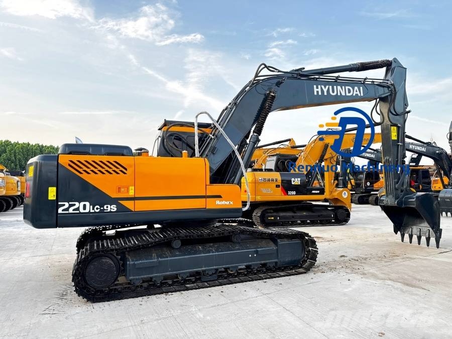 Hyundai R220LC-9S حفارات زحافة