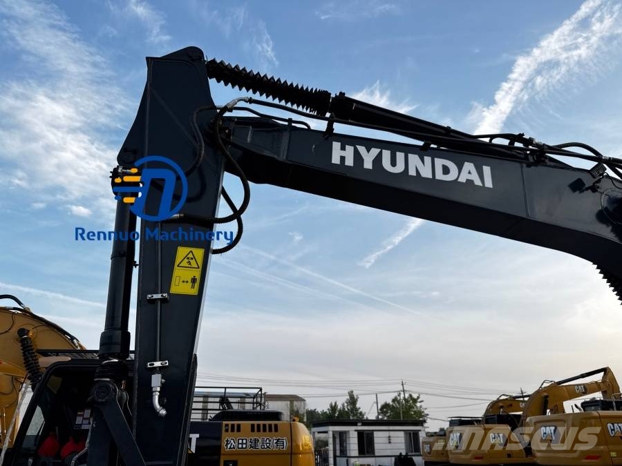 Hyundai R220LC-9S حفارات زحافة