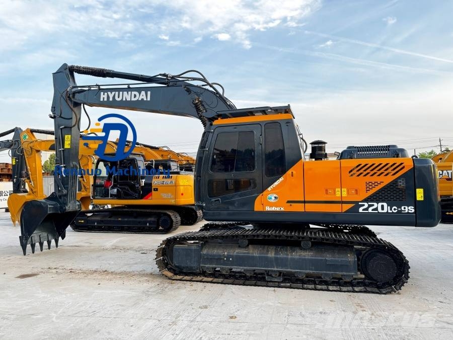 Hyundai R220LC-9S حفارات زحافة