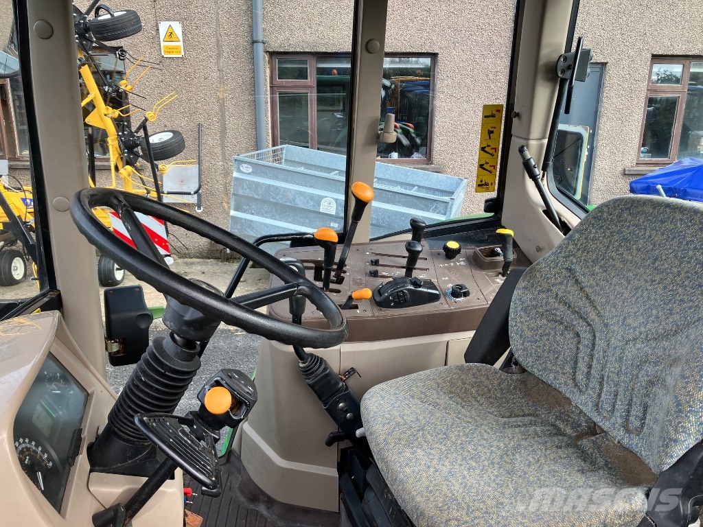 John Deere 6220 Tractors