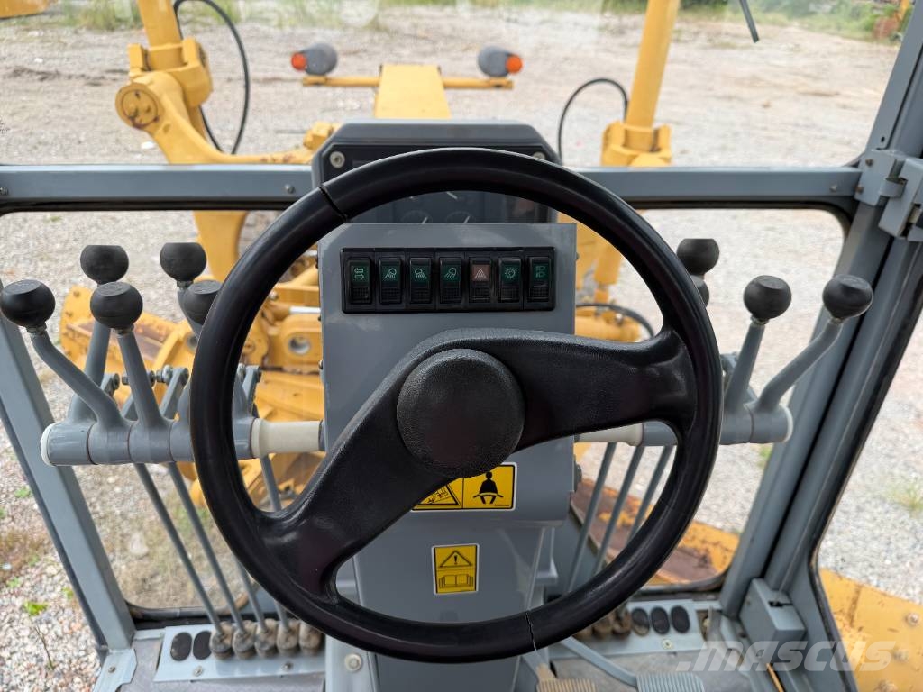 SEM 919 the largest‑scale supplier モーターグレーダー