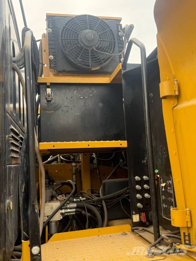 CAT M315D2    the largest‑scale supplier حفارات بعجل
