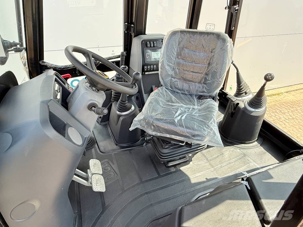JCB 3DX / 3CX Plus 4WD - New / Unused/ Hammer Lines Buldoexcavatoare