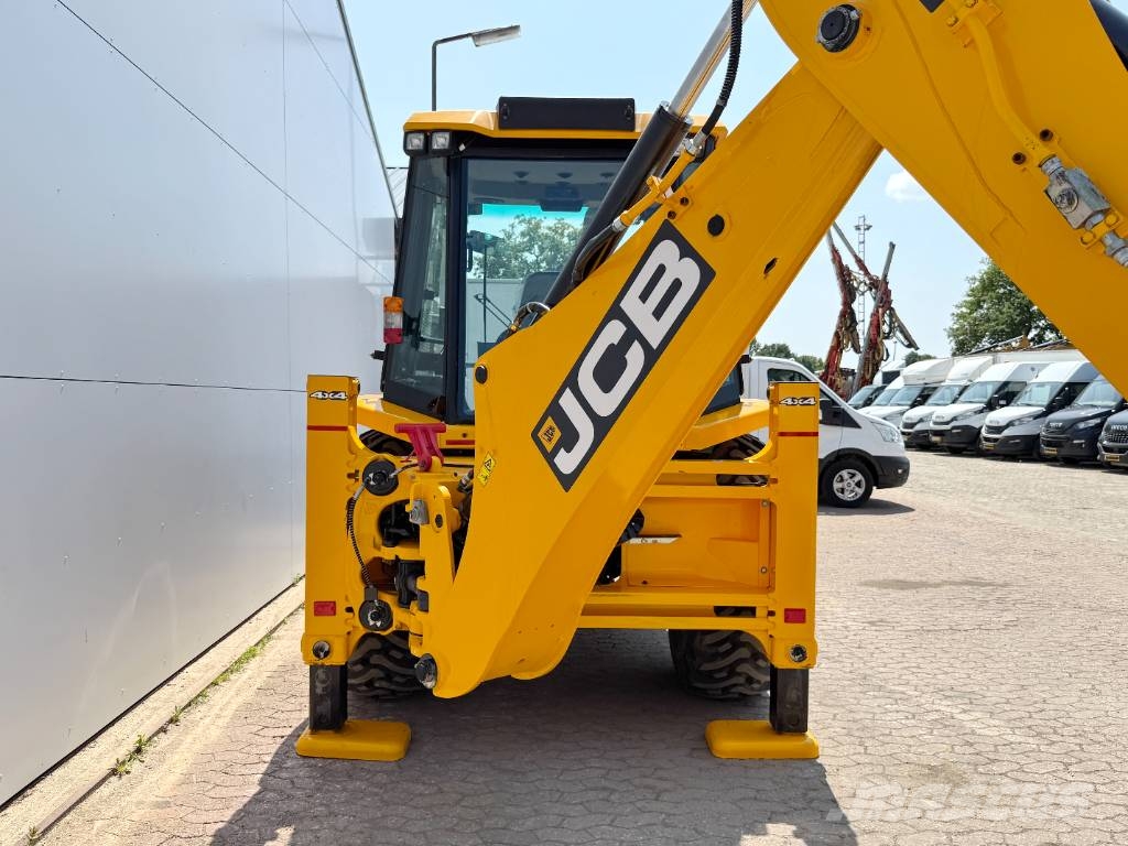 JCB 3DX / 3CX Plus 4WD - New / Unused/ Hammer Lines Buldoexcavatoare