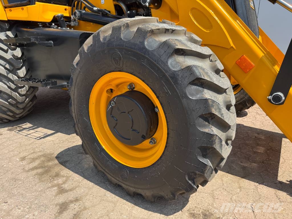 JCB 3DX / 3CX Plus 4WD - New / Unused/ Hammer Lines Buldoexcavatoare
