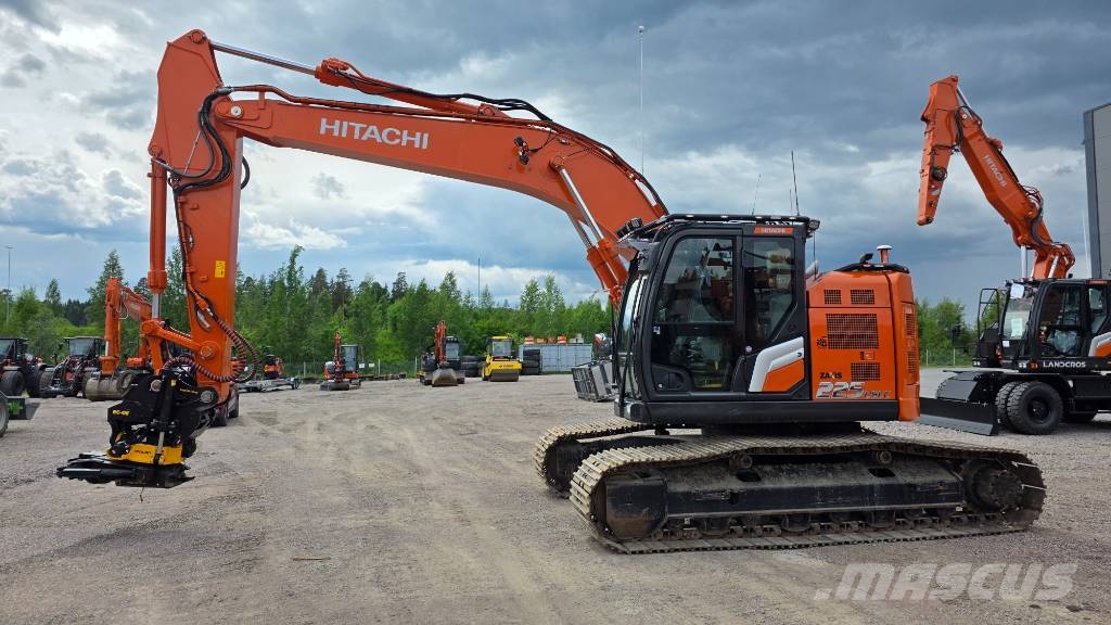 Hitachi ZX225USLC-7 حفارات زحافة