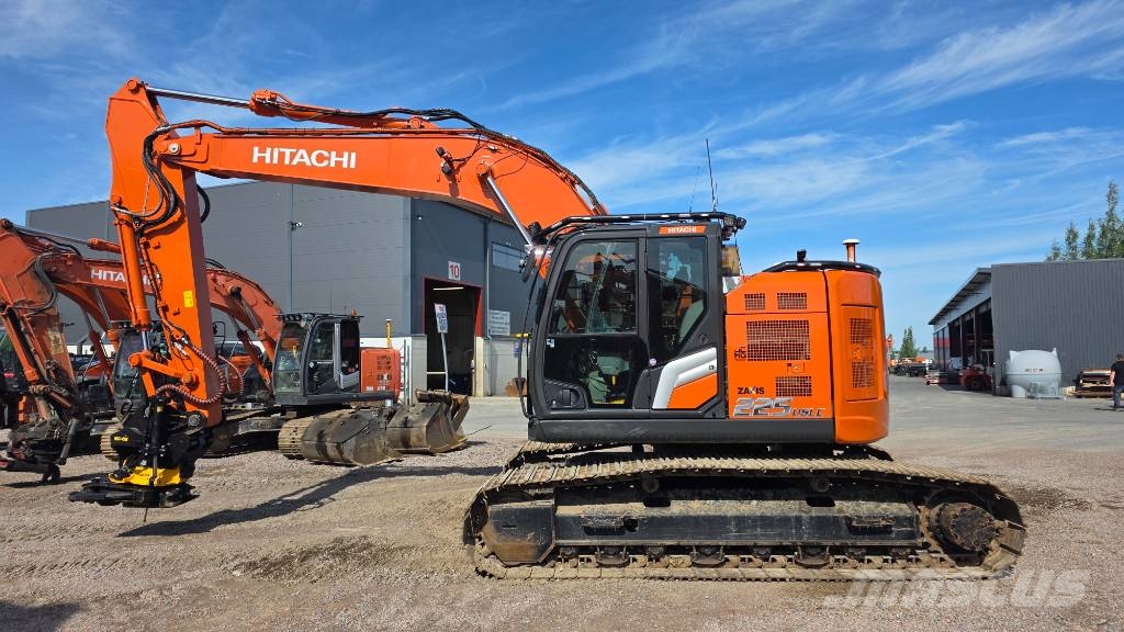 Hitachi ZX225USLC-7 حفارات زحافة