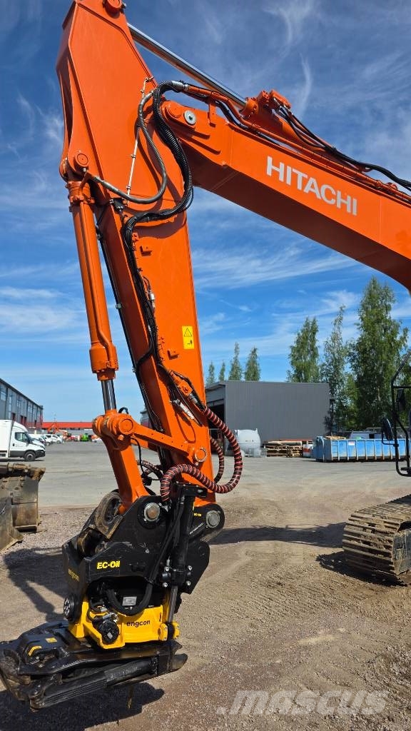 Hitachi ZX225USLC-7 حفارات زحافة
