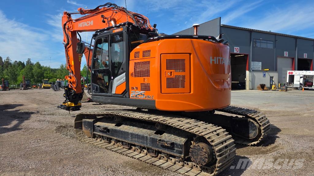 Hitachi ZX225USLC-7 حفارات زحافة
