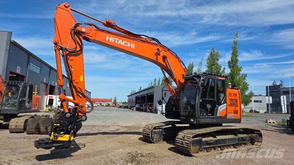 Hitachi ZX225USLC-7 حفارات زحافة