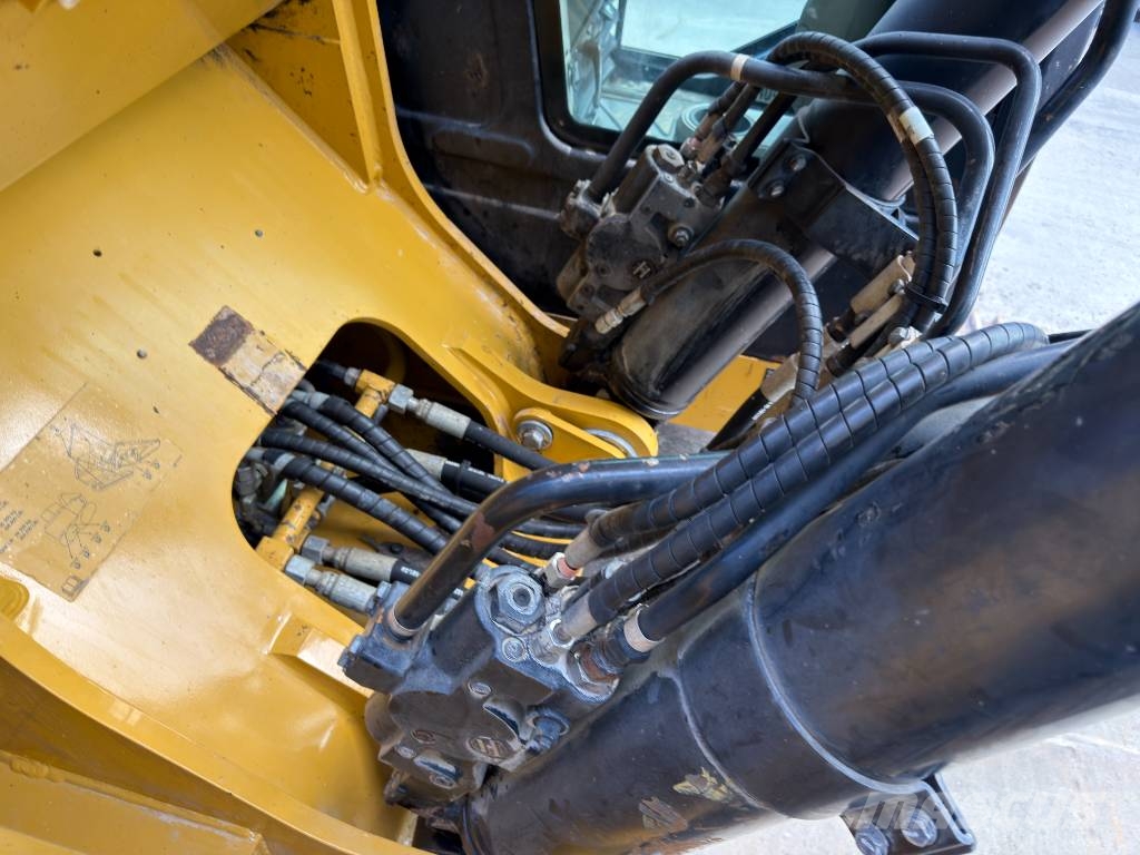 CAT 330F LN Rupsgraafmachines