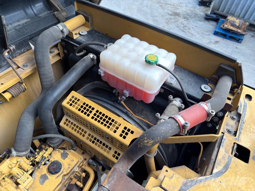 CAT 330F LN Rupsgraafmachines
