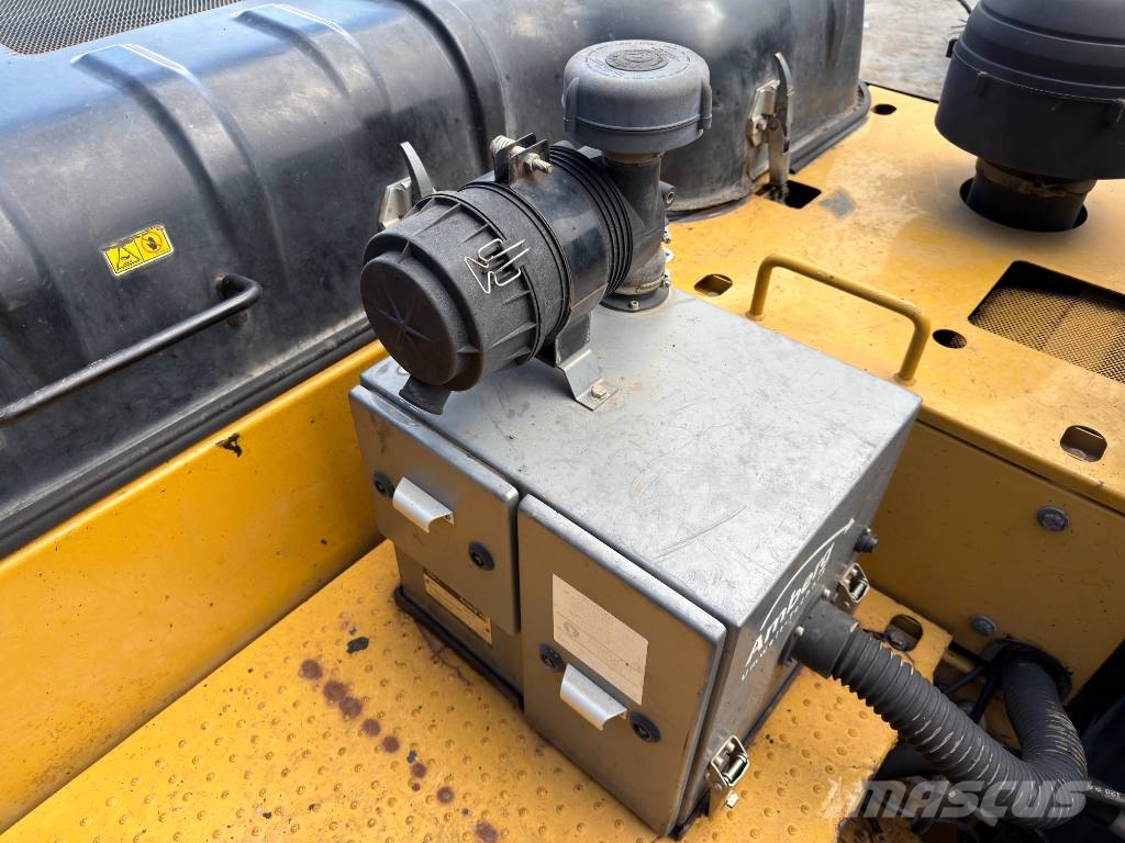 CAT 330F LN Rupsgraafmachines