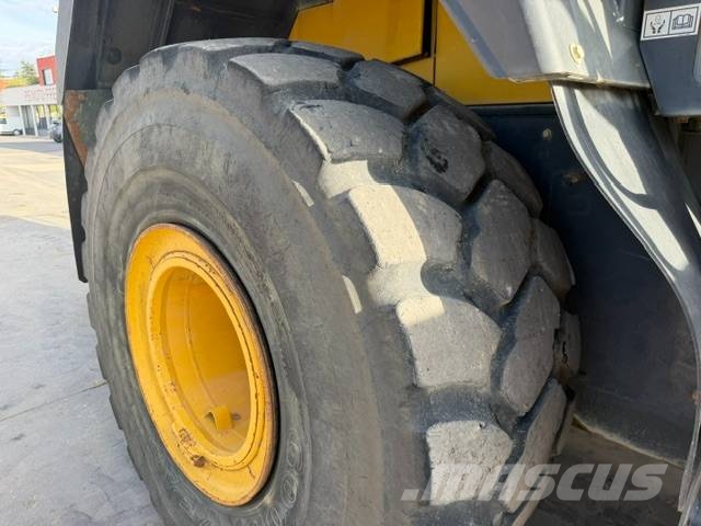 Komatsu WA 480 Chargeuse sur pneus