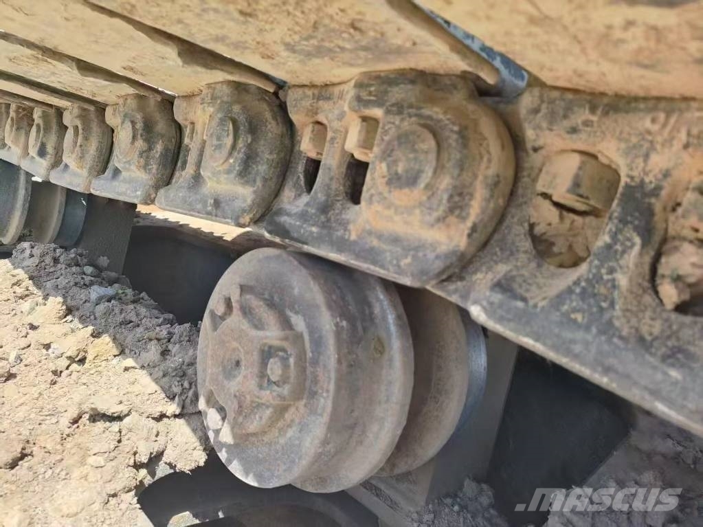 Hyundai R520LC-9T حفارات زحافة