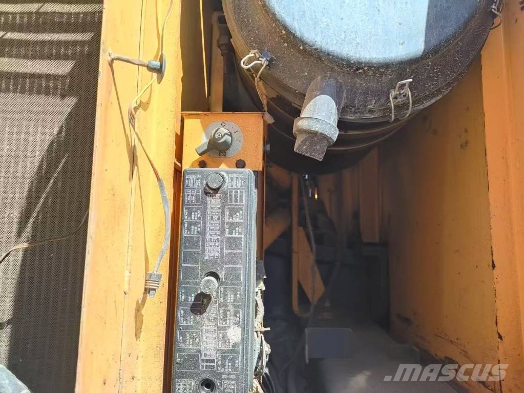 Hyundai R520LC-9T حفارات زحافة