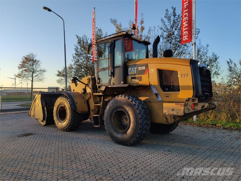 CAT 924K لوادر بعجل