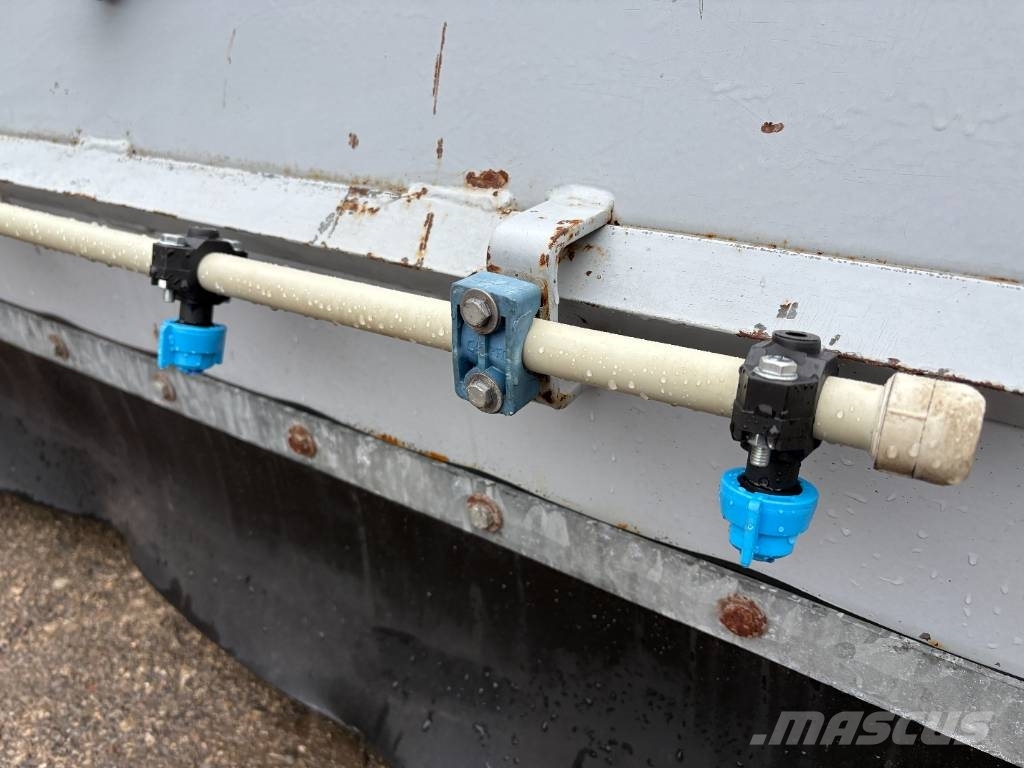 Used Bucket Sweeper with Spraying Borstar & borstskopor