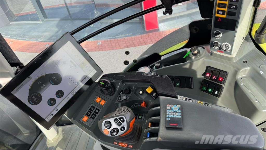 CLAAS Axion 870 Traktorid
