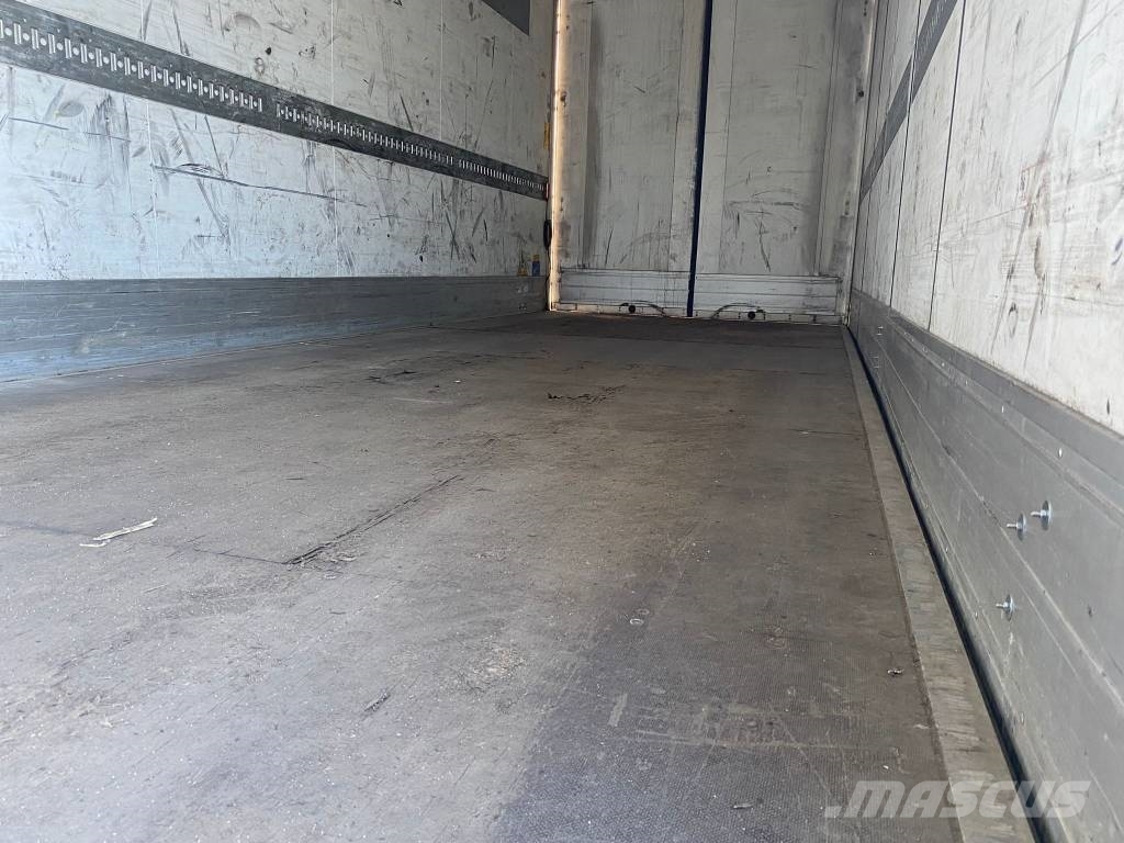 Schmitz Cargobull Puoliperävaunu 半挂厢式车