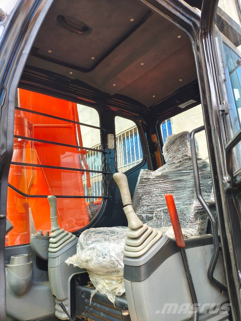 Hitachi ZX 120 Гусеничні екскаватори