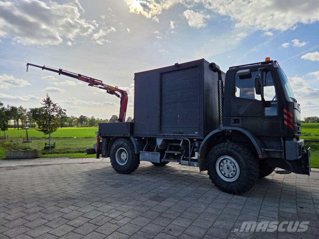 Iveco 4x4 Palifinger service truck workpace crane Camion plateau ridelle avec grue