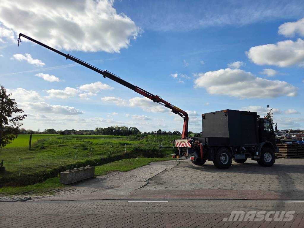 Iveco 4x4 Palifinger service truck workpace crane Camion plateau ridelle avec grue