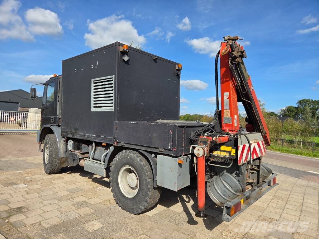 Iveco 4x4 Palifinger service truck workpace crane Camion plateau ridelle avec grue