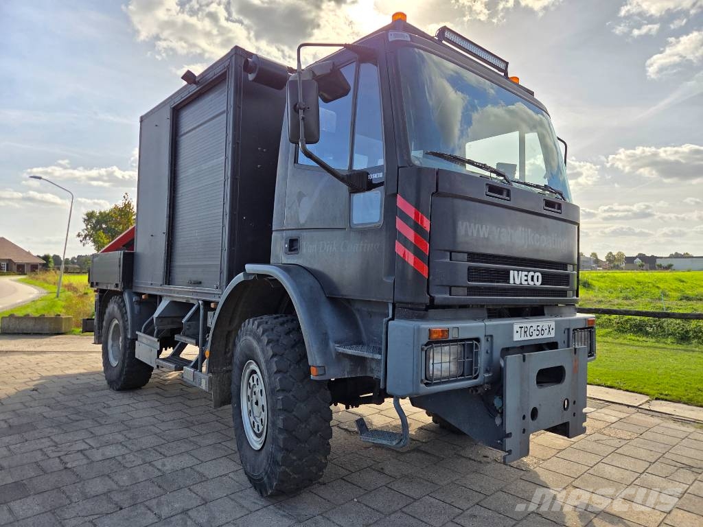 Iveco 4x4 Palifinger service truck workpace crane Camion plateau ridelle avec grue