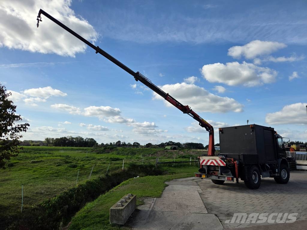 Iveco 4x4 Palifinger service truck workpace crane Camion plateau ridelle avec grue
