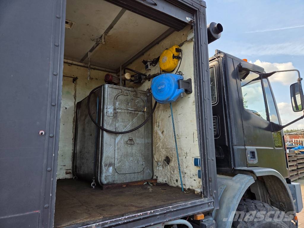 Iveco 4x4 Palifinger service truck workpace crane Camion plateau ridelle avec grue