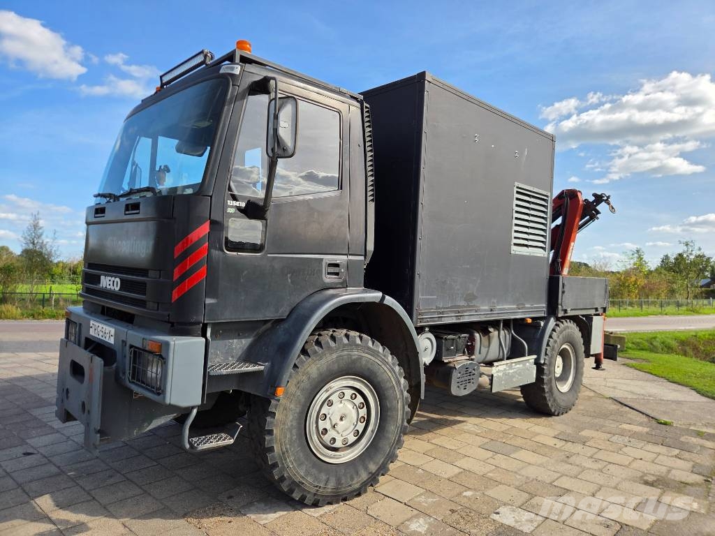 Iveco 4x4 Palifinger service truck workpace crane Camion plateau ridelle avec grue