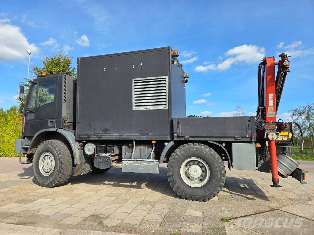 Iveco 4x4 Palifinger service truck workpace crane Camion plateau ridelle avec grue