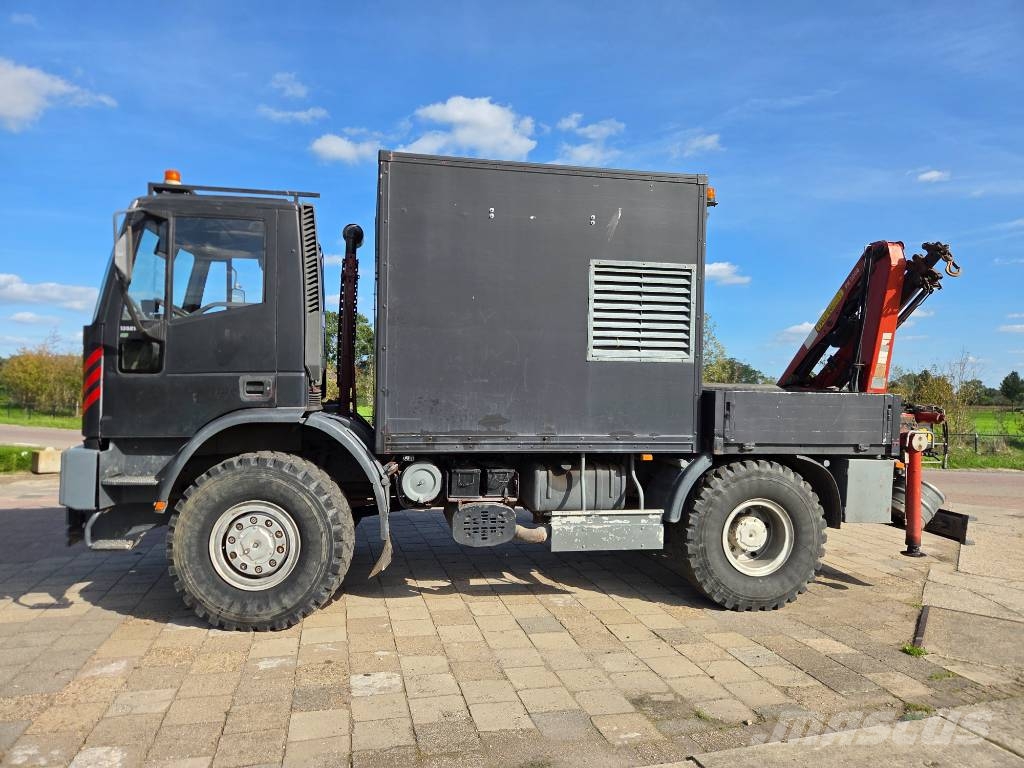 Iveco 4x4 Palifinger service truck workpace crane Camion plateau ridelle avec grue