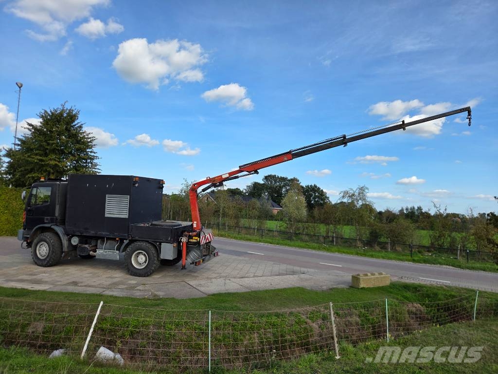 Iveco 4x4 Palifinger service truck workpace crane Camion plateau ridelle avec grue