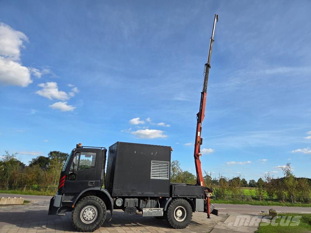 Iveco 4x4 Palifinger service truck workpace crane Camion plateau ridelle avec grue