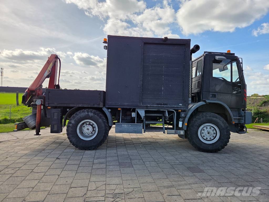 Iveco 4x4 Palifinger service truck workpace crane Camion plateau ridelle avec grue